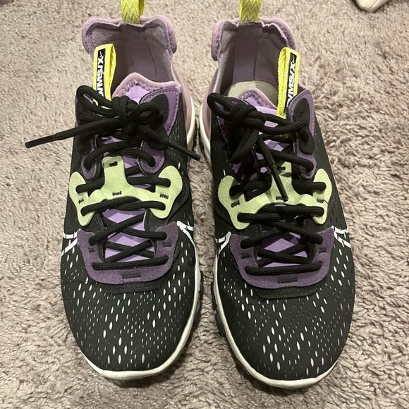 Women’s Nike shoes - Picture 1 of 5